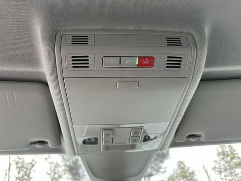 Used 2022 Volkswagen Tiguan SE image 25