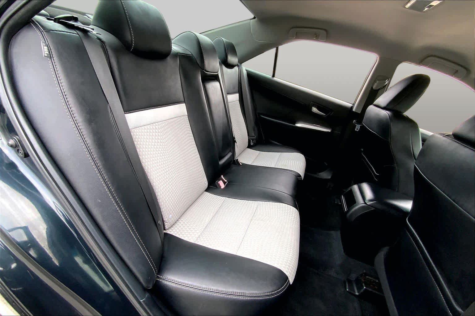 Used 2012 Toyota Camry SE FWD image 19