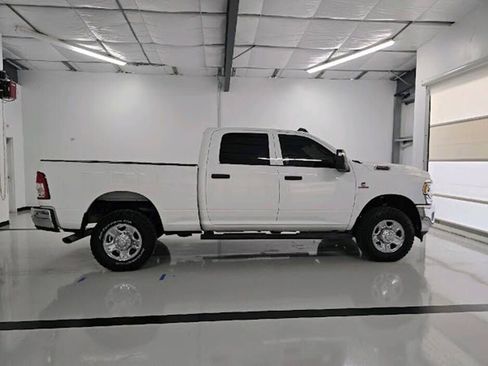 Used 2024 RAM 2500 Tradesman w/ Chrome Appearance Group AWD/4WD image 8