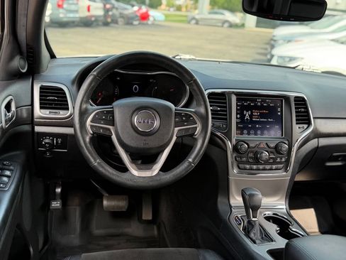 Used 2018 Jeep Grand Cherokee Altitude AWD/4WD image 7