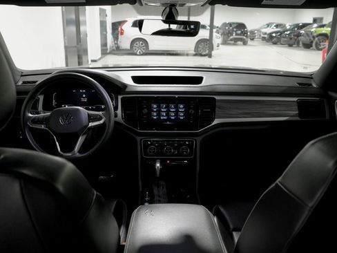 Used 2022 Volkswagen Atlas Cross Sport SE w/ Panoramic Sunroof Package image 14