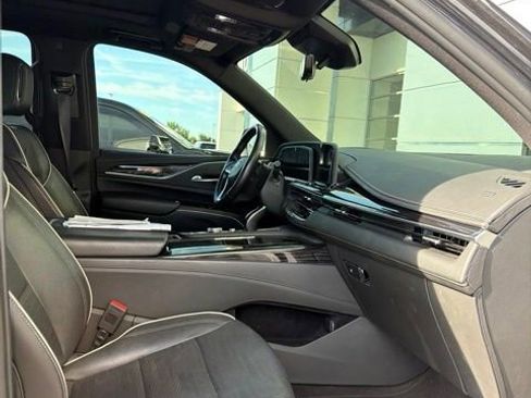 Used 2023 Cadillac Escalade ESV Sport AWD/4WD image 7