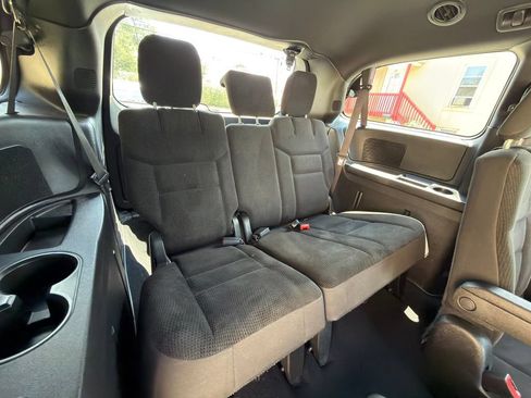 Used 2019 Dodge Grand Caravan SE FWD image 22