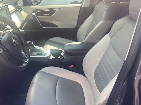 Used 2019 Toyota RAV4 XLE Premium w/ Carpet Mat Package AWD/4WD image 24
