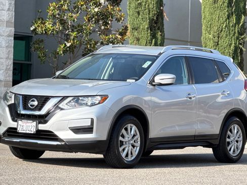 Used 2017 Nissan Rogue SV FWD image 8
