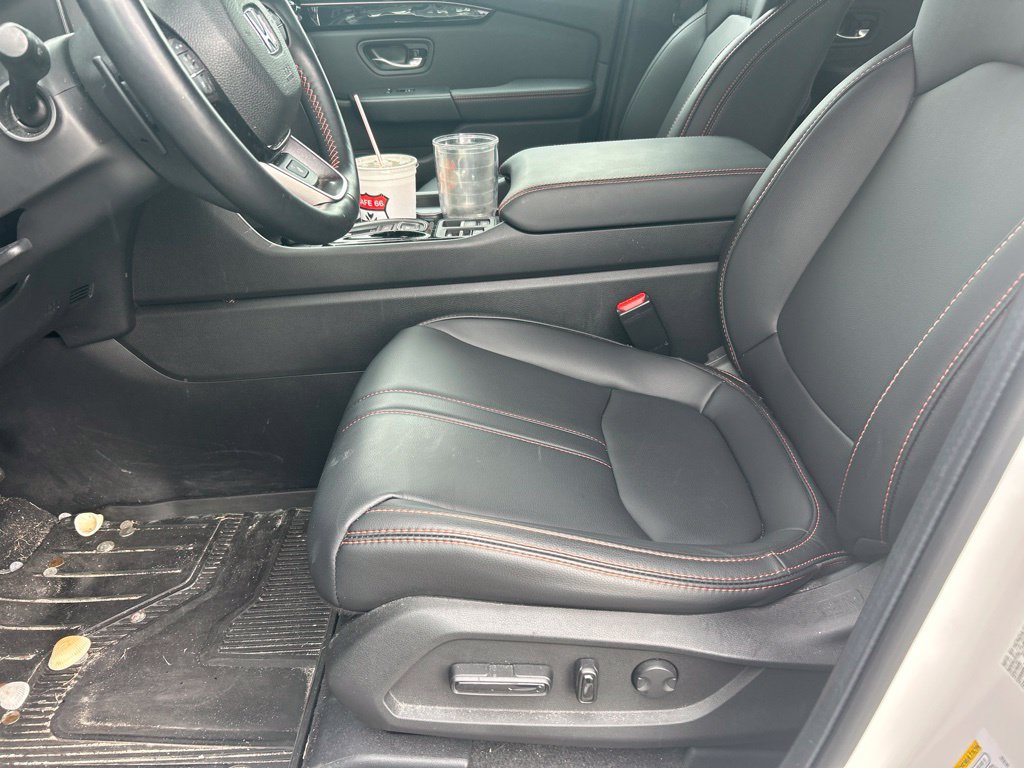 Used 2025 Honda Pilot TrailSport image 5