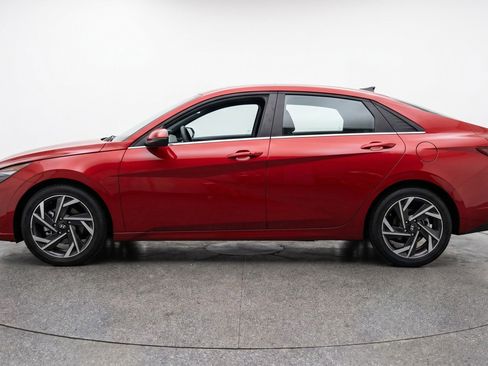 Used 2025 Hyundai Elantra SEL FWD image 5