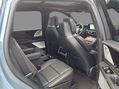 Used 2025 Lincoln Aviator Black Label w/ Jet Appearance Package AWD/4WD image 11