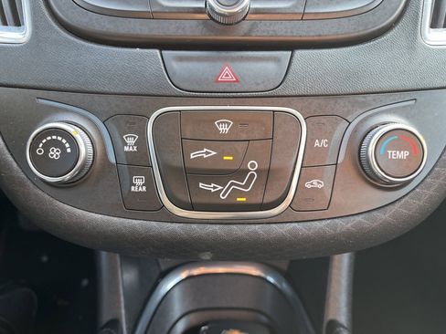 Used 2017 Chevrolet Malibu LT image 17