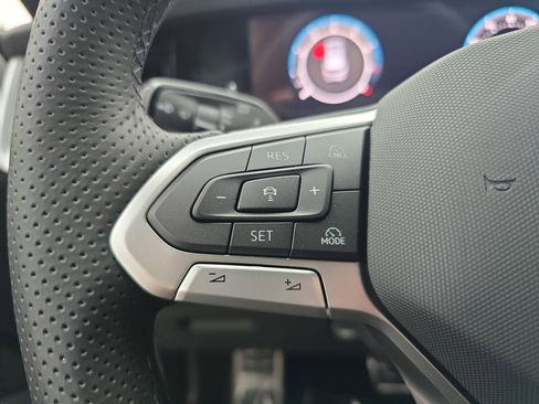 New 2026 Volkswagen Tiguan SE R-Line FWD image 17