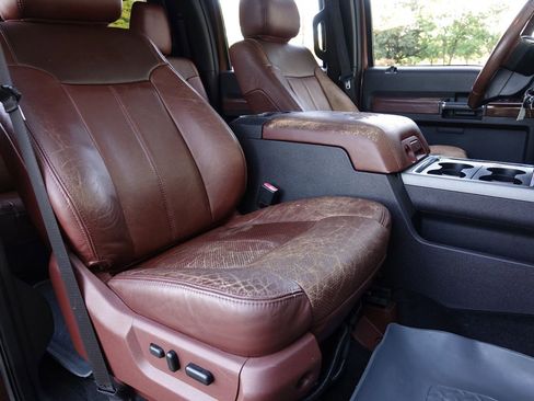 Used 2012 Ford F250 King Ranch w/ King Ranch w/Chrome Pkg image 9