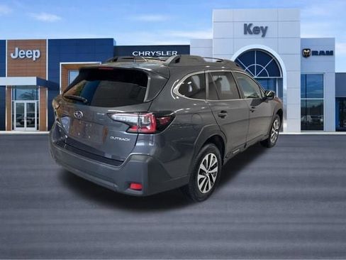 Used 2023 Subaru Outback Premium image 7