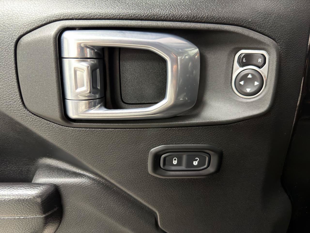Used 2021 Jeep Gladiator Mojave AWD/4WD image 15
