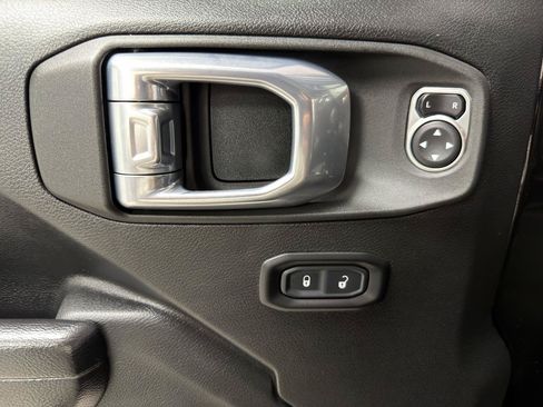 Used 2021 Jeep Gladiator Mojave AWD/4WD image 15
