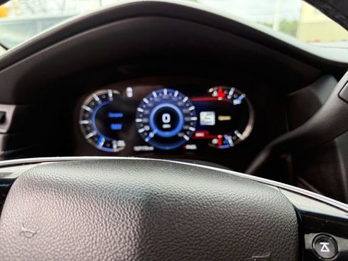 Used 2018 Cadillac Escalade Luxury image 7