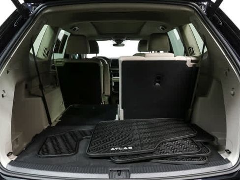 Certified 2025 Volkswagen Atlas SEL Premium R-Line image 33