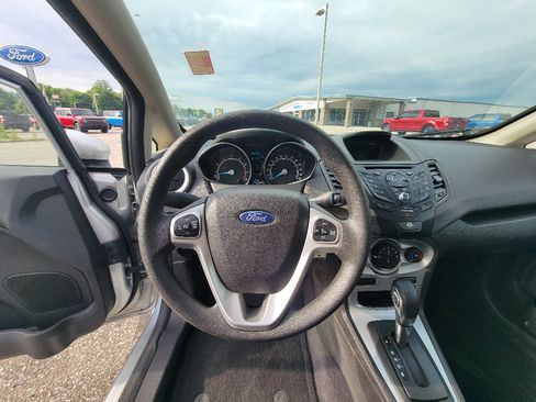 Used 2019 Ford Fiesta SE FWD image 12