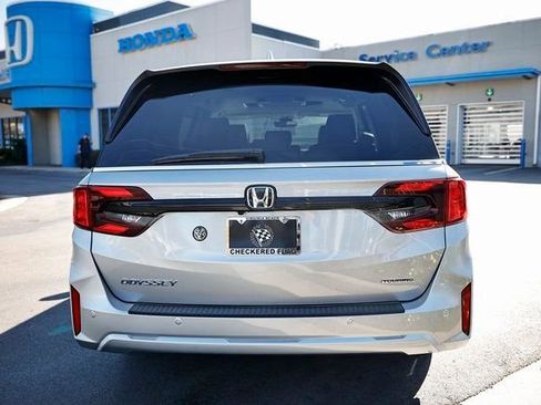New 2026 Honda Odyssey Touring image 11