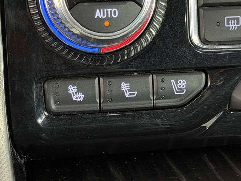 Used 2023 GMC Yukon Denali AWD/4WD image 32