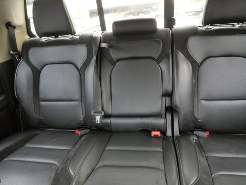 Used 2019 RAM 1500 Laramie AWD/4WD image 13