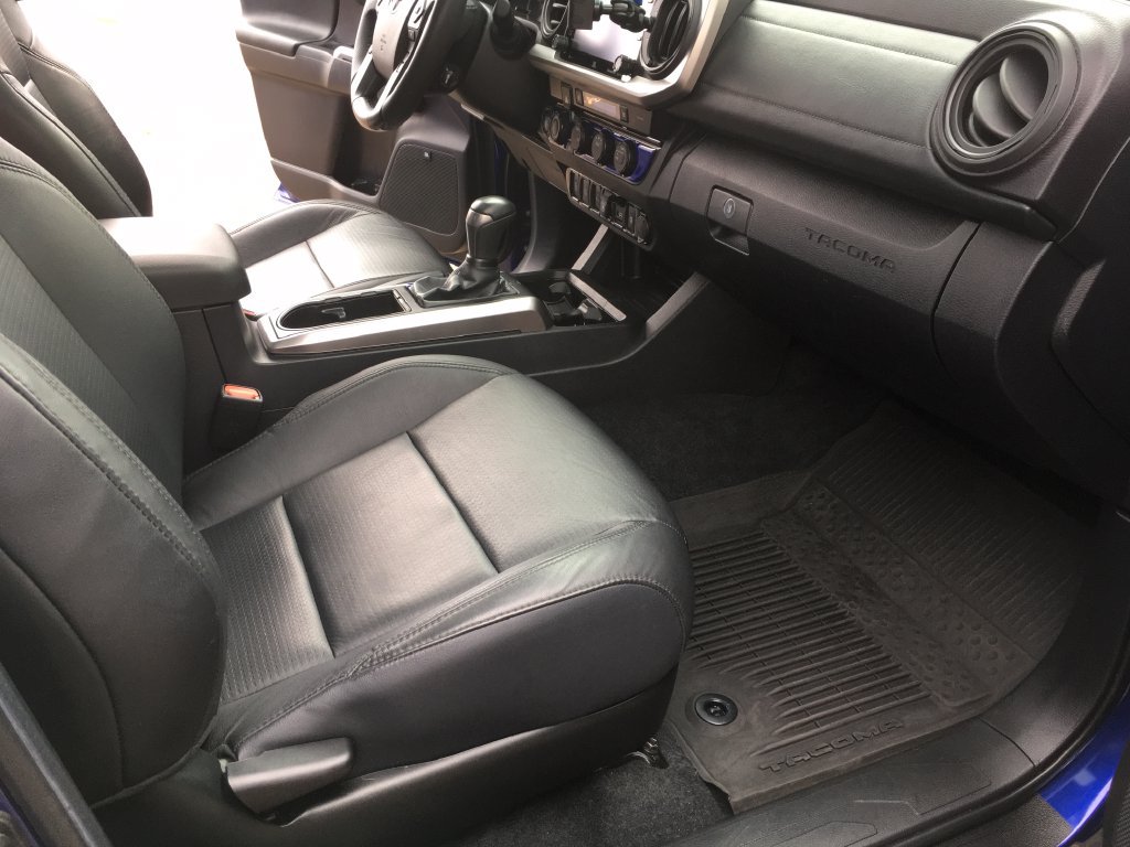 Used 2022 Toyota Tacoma Limited w/ Black Out Package (TMS) AWD/4WD image 36