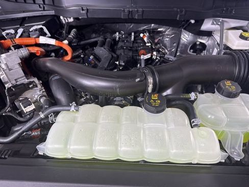 Certified 2025 Ford F150 Platinum w/ Equipment Group 702A High AWD/4WD image 9