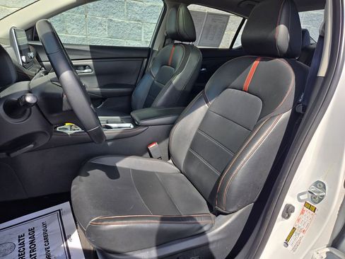 Used 2023 Nissan Sentra SR w/ SR Premium Package FWD image 14