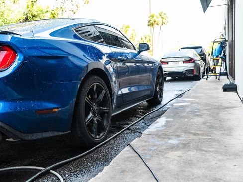 Used 2018 Ford Mustang GT w/ Black Accent Package RWD image 9