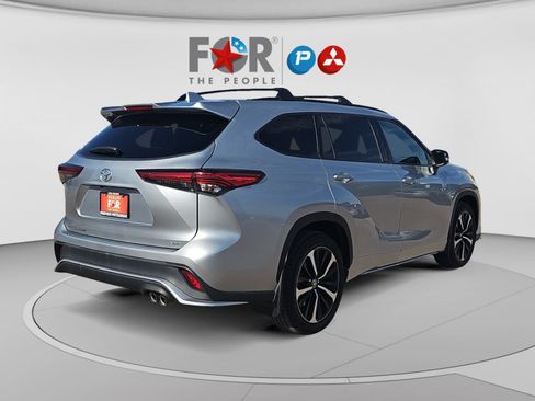 Used 2021 Toyota Highlander XSE FWD image 5