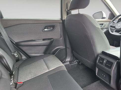 Used 2023 Nissan Rogue SV image 13