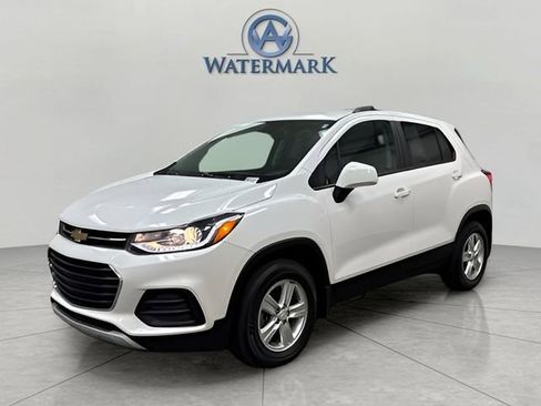 Used 2021 Chevrolet Trax LT w/ Premium Seat Package image 1
