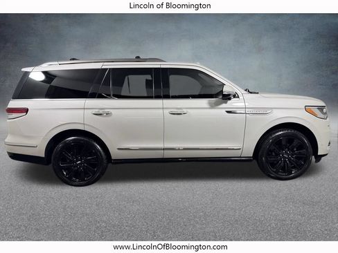 Used 2023 Lincoln Navigator Reserve AWD/4WD image 7