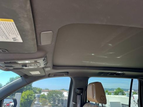 Used 2023 Cadillac Escalade ESV Premium Luxury AWD/4WD image 30