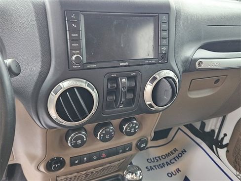 Used 2018 Jeep Wrangler Unlimited Sahara image 6