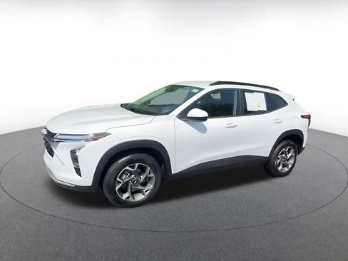Used 2025 Chevrolet Trax LT w/ LT Convenience Package FWD image 8