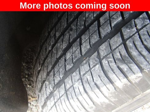 Used 2023 Chrysler Pacifica Touring-L FWD image 10