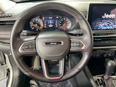 Used 2022 Jeep Compass Trailhawk w/ Trailhawk Convenience Group AWD/4WD image 11