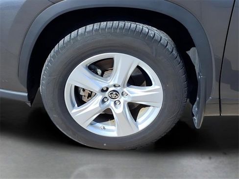 Used 2023 Toyota Highlander L image 24