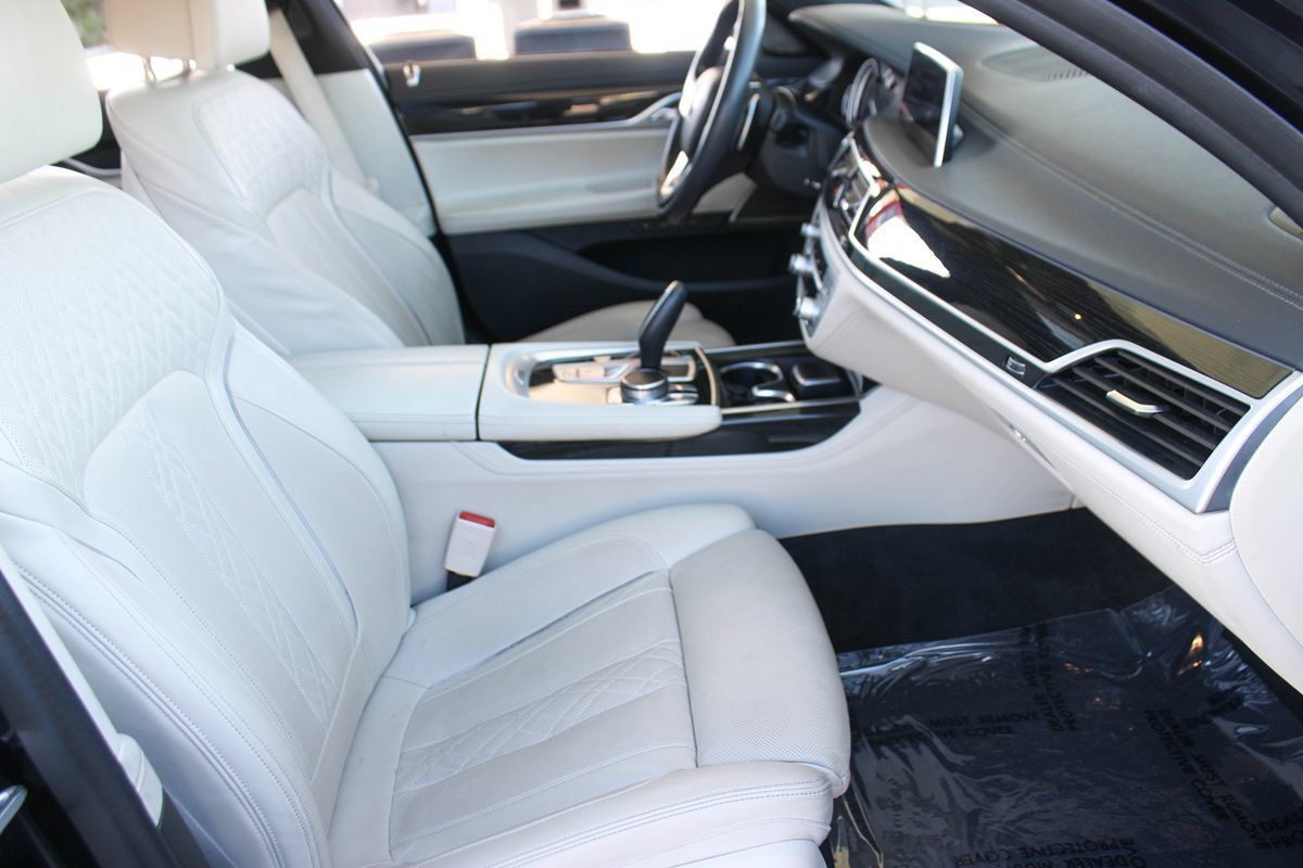 Used 2019 BMW 750i RWD image 21
