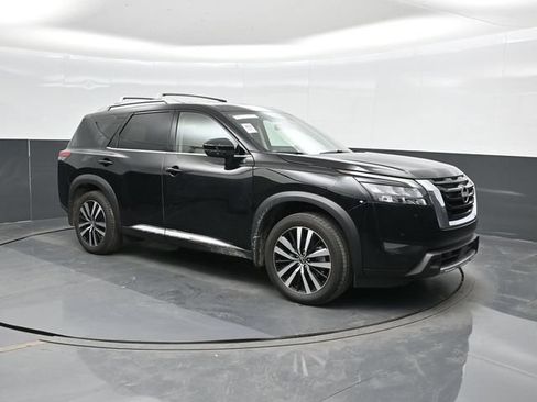 Used 2025 Nissan Pathfinder Platinum FWD image 6