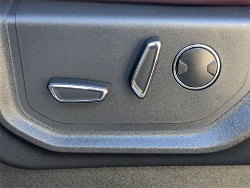 Used 2024 Ford Expedition Limited image 17