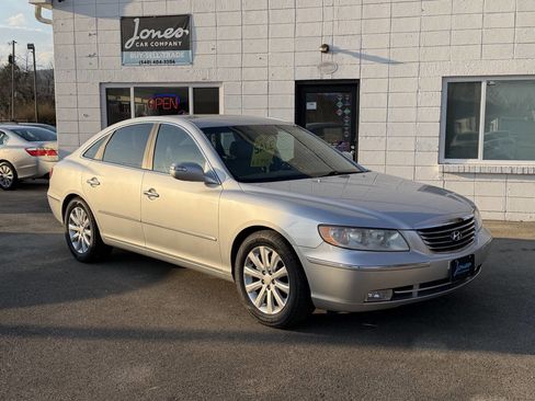 Used 2010 Hyundai Azera Limited w/ Navigation Pkg 3 image 2