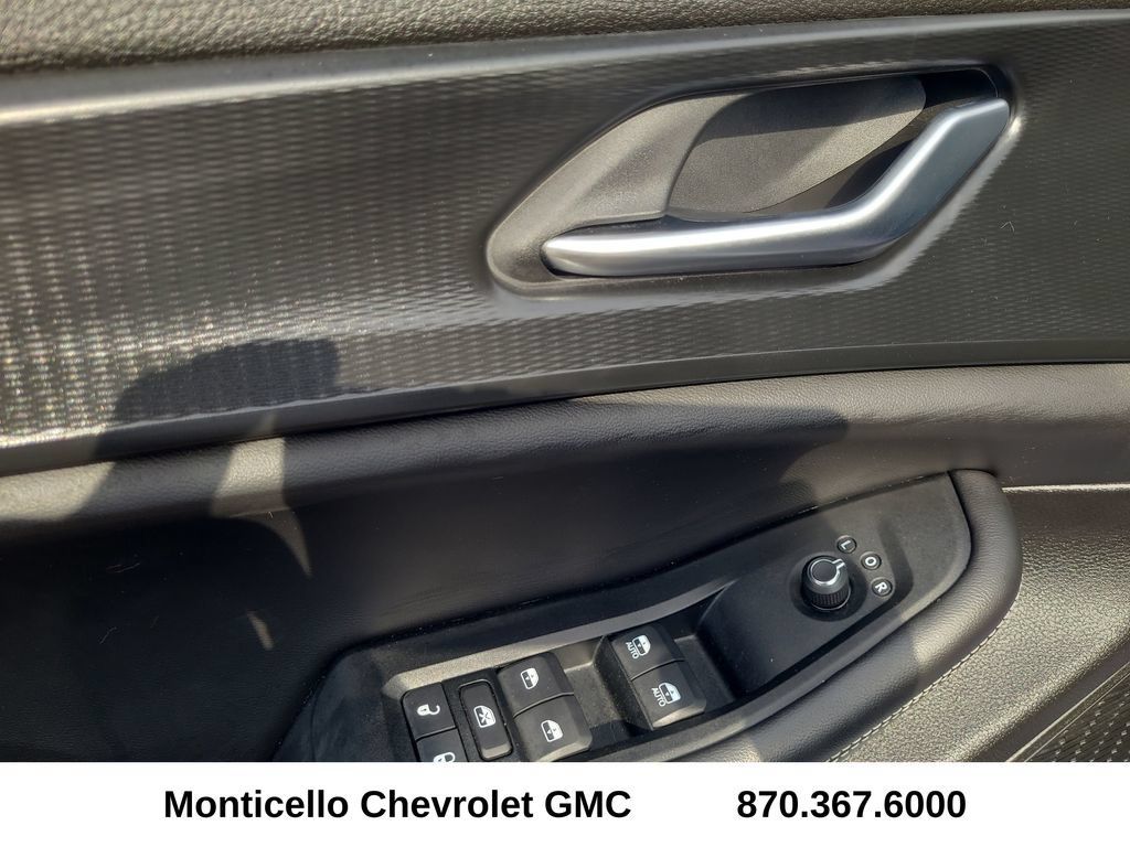 Used 2023 Jeep Grand Cherokee Laredo w/ Luxury Tech Group I AWD/4WD image 13