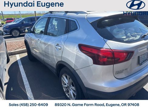 Used 2019 Nissan Rogue Sport SV image 3