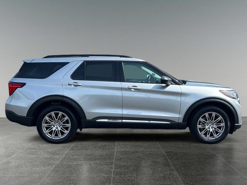 Used 2025 Ford Explorer Active w/ Active Comfort Package AWD/4WD image 11