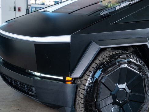 Used 2024 Tesla Cybertruck AWD Crew Cab image 12