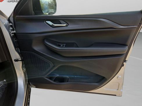New 2025 Jeep Grand Cherokee Altitude RWD image 30