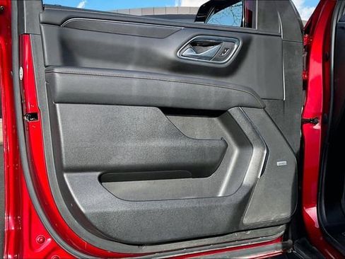 Used 2021 GMC Yukon AT4 w/ Technology Package image 18