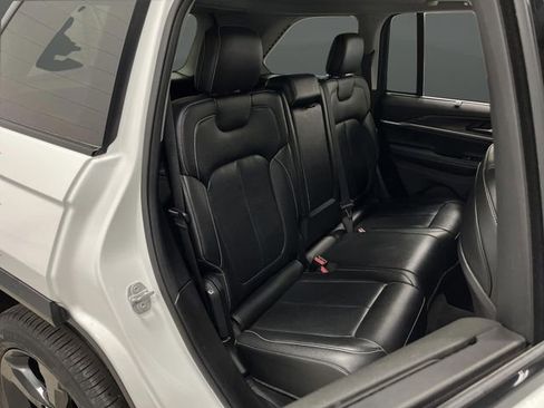 Used 2023 Jeep Grand Cherokee Limited w/ Luxury Tech Group II image 31