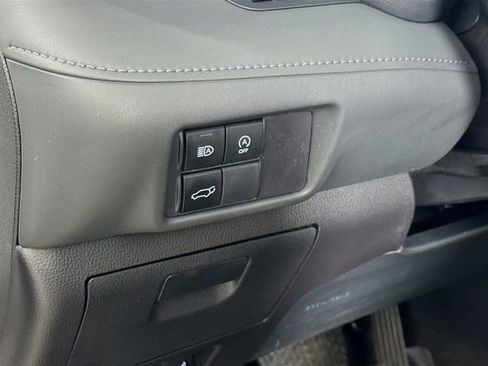 Certified 2023 Toyota Highlander XLE image 20